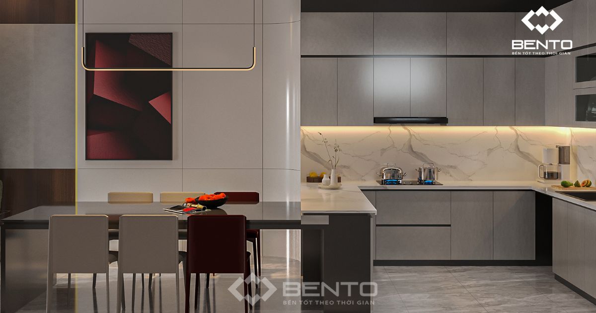 So sánh tủ bếp nhựa và gỗ công nghiệp về độ bền, chi phí và khả năng chống ẩm thực tế.