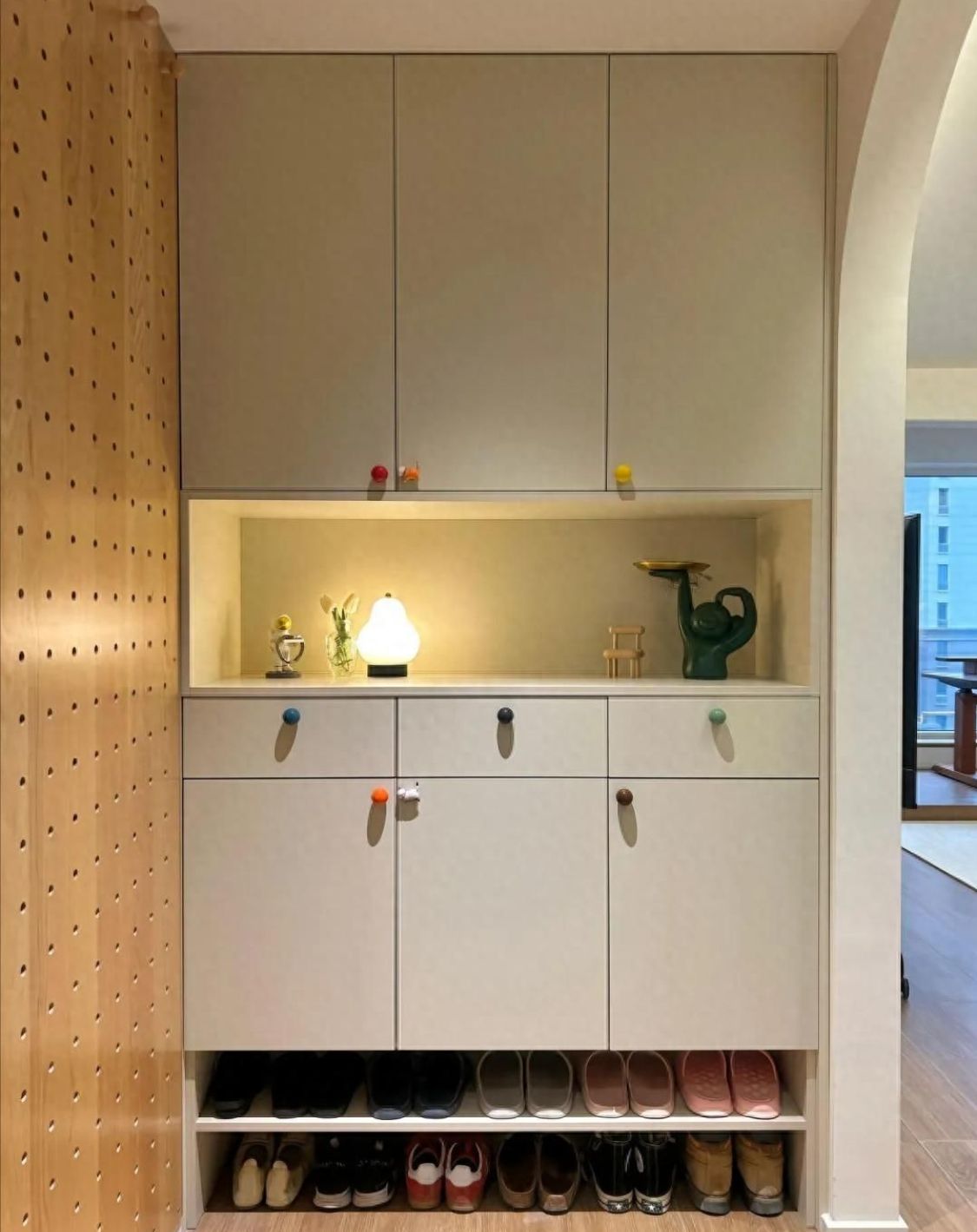 Gợi ý các mẫu tủ giày nhựa thiết kế gọn gàng, phù hợp nhiều không gian