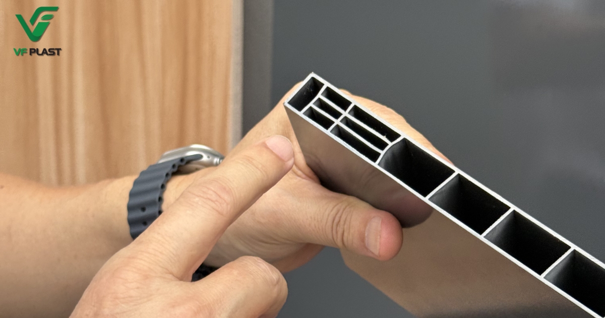 Khám phá 5 tiêu chí quan trọng giúp lựa chọn tấm nhựa VF phù hợp với từng loại công trình, tối ưu chi phí, độ bền và hiệu quả sử dụng lâu dài.